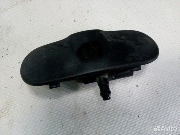 Форсунка омывателя лобового стекла левая Audi A6