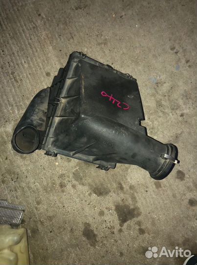 Корпус воздушного фильтра Mersedes Benz C240 W202