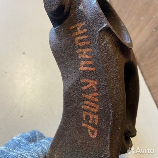 Кулак передний левый Mini Countryman