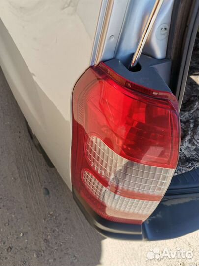 Задний фонарь (Левый) тойота succeed
