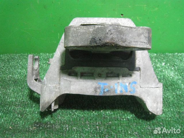 Опора (подушка) двигателя правая Opel Astra J 2010