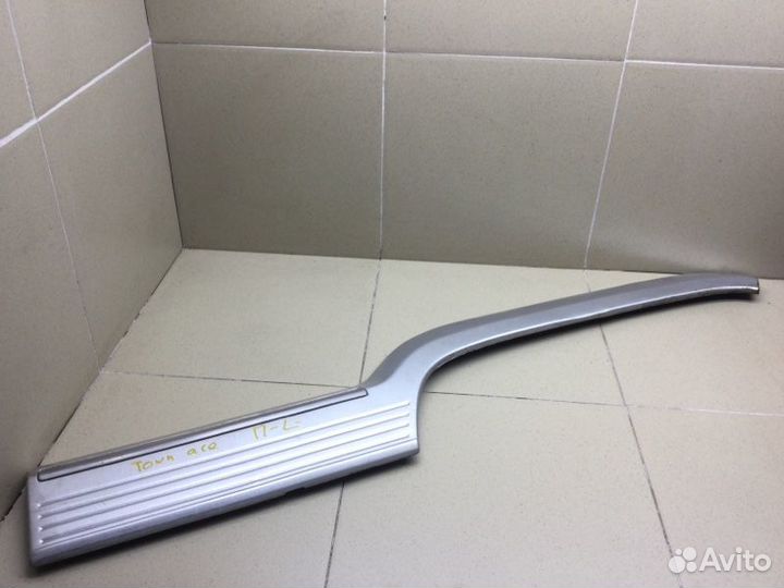 Накладка двери передней левой передняя левая