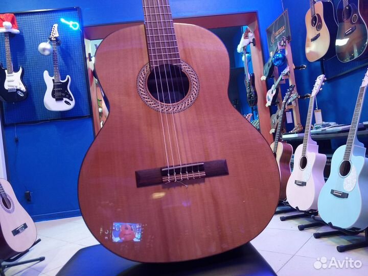 Кремона классическая гитара массив