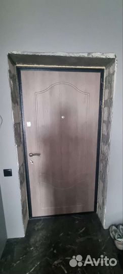 Дверь входная металлическая от застройщика