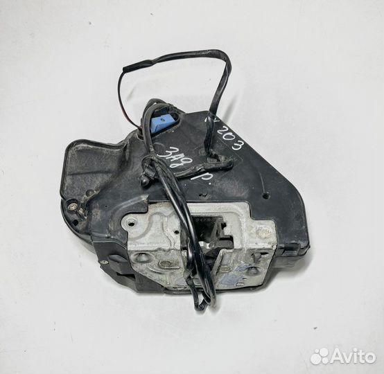 Замок задней правой двери Mercedes W203