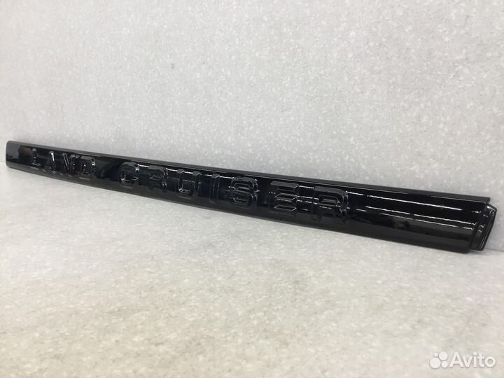 Накладка двери багажника Toyota Land Cruiser (200)