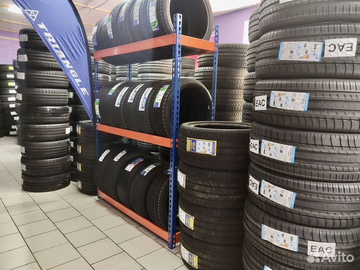 Triangle PL01 235/45 R18 97R