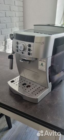 Кофемашина delonghi magnifica s