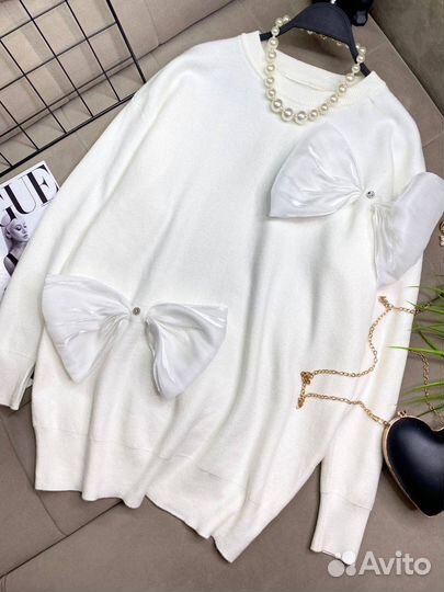 Свитер с бантами