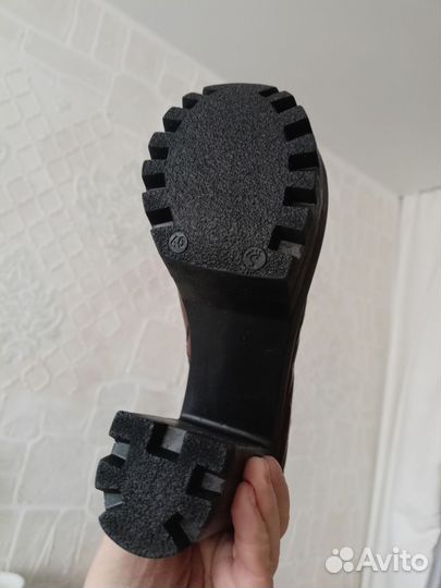 Новые ботинки Burberry 40 размер