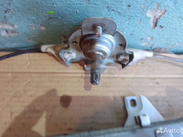 Задний стеклоподъемник мех. Chevrolet Lanos