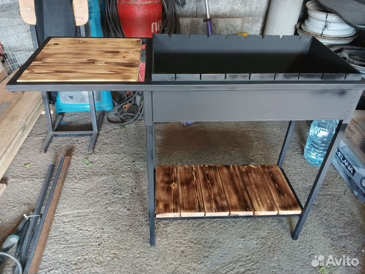Мангал с полкой и столещницей
