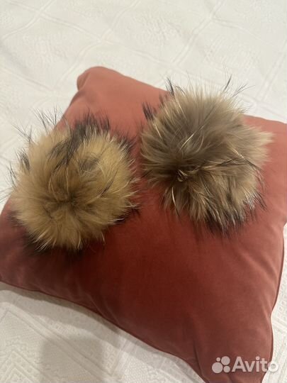 Меховые помпоны енот