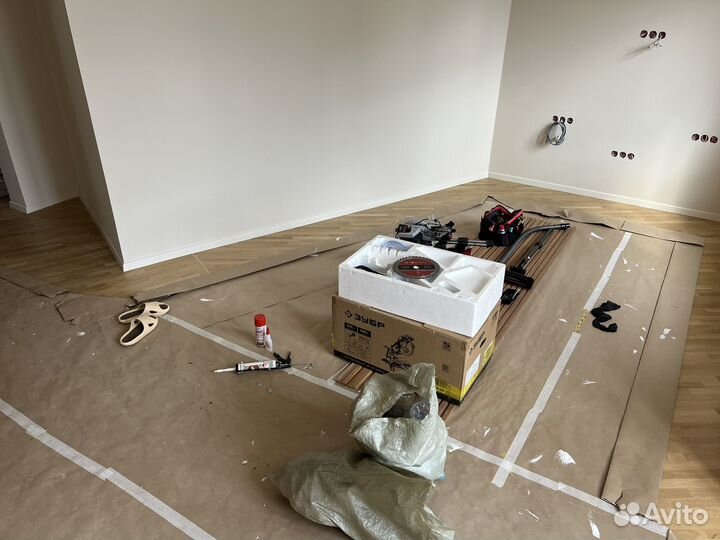 Установка напольных плинтусов, молдингов