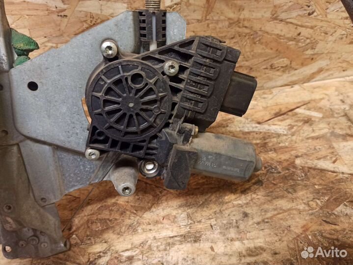 Стеклоподъемник передний правый Ford Focus 1