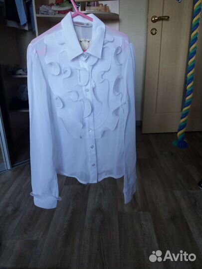 Новая белая блузка для девочки на рост 140 см
