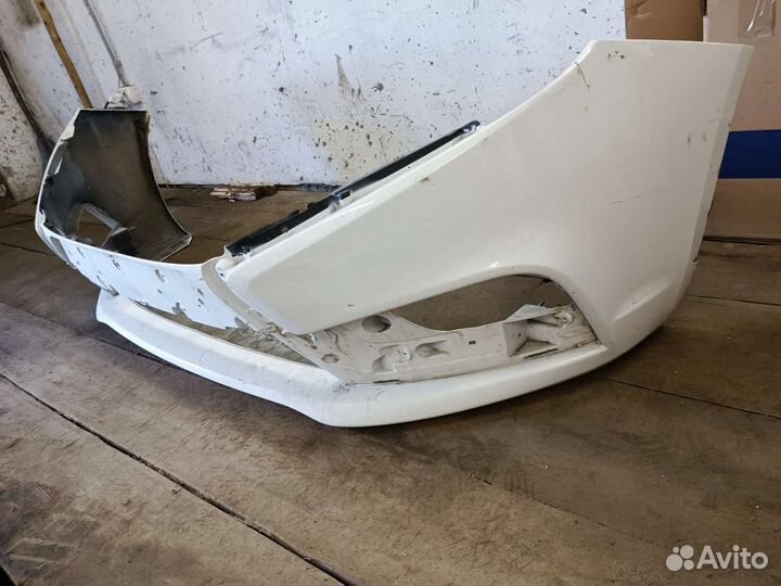Передний бампер LADA vesta белый