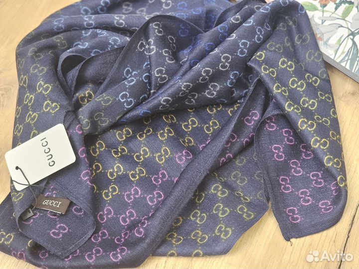 Шарфы платки палантины брендовые