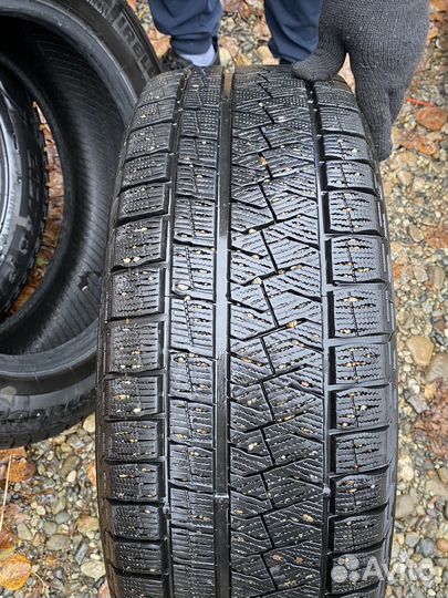 Pirelli Ice Asimmetrico Plus 215/60 R17