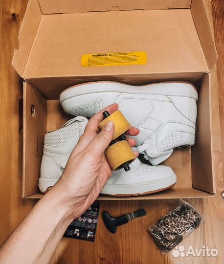 Роликовые кроссовки Heelys. 7US/6UK/39EUR/25см