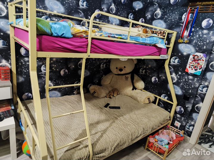 Двухъярусная кровать металлическая