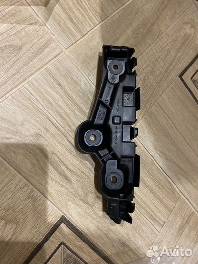 Кронштейн переднего бампера Renault