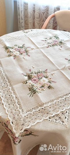 Скатерть лен с вышивкой овальная