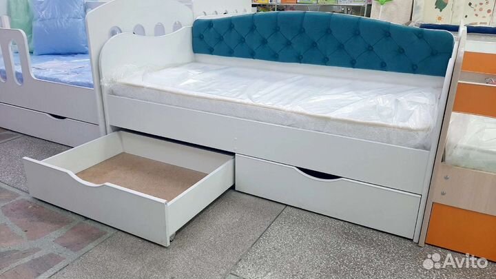 Детская кроватка с бортиками (новая)