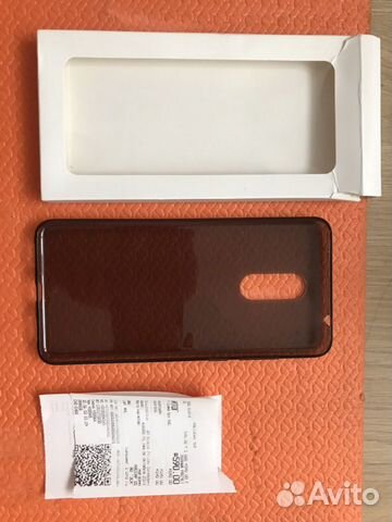 Чехол на телефон