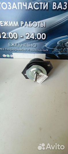 Подушка двигателя правая боковая 2110