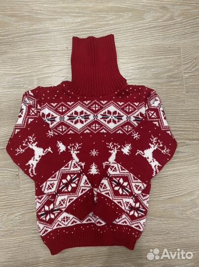Свитер с оленями