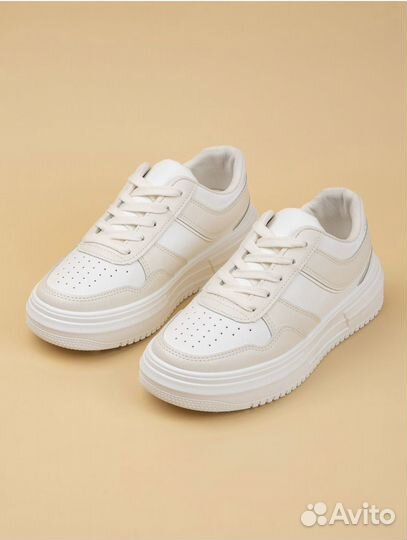 Кроссовки женские