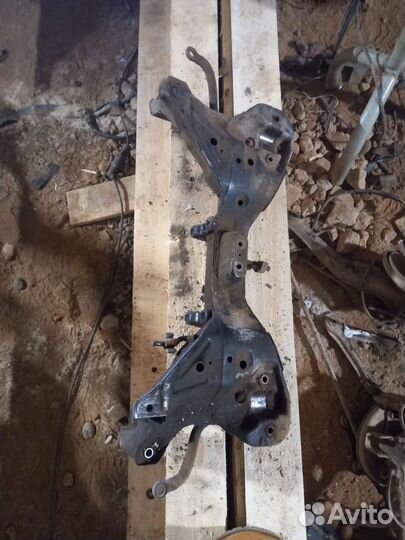 Подрамник mitsubishi carisma