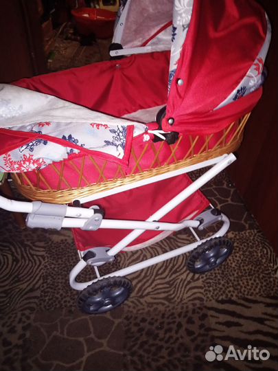 Коляска кукольная