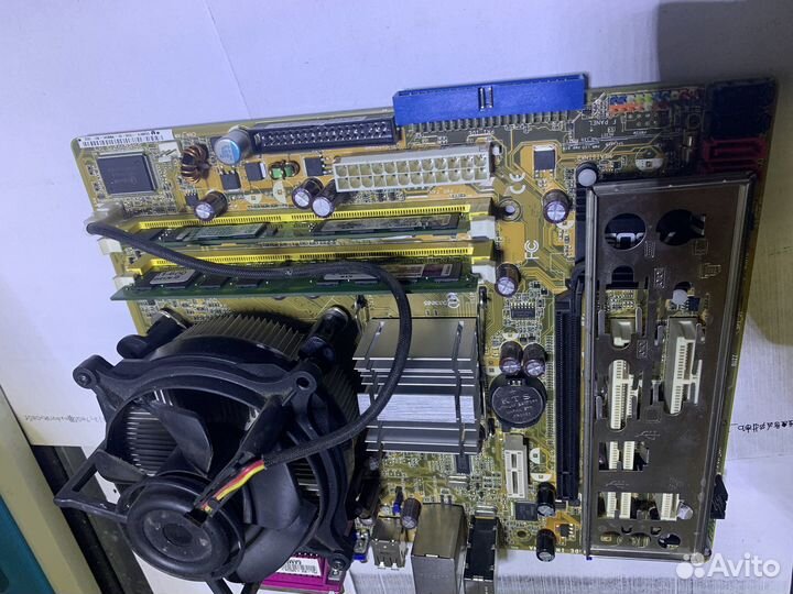 Материнская плата с 4гб озу и 2 ядерным cpu