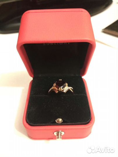 Золотое кольцо с гранатом