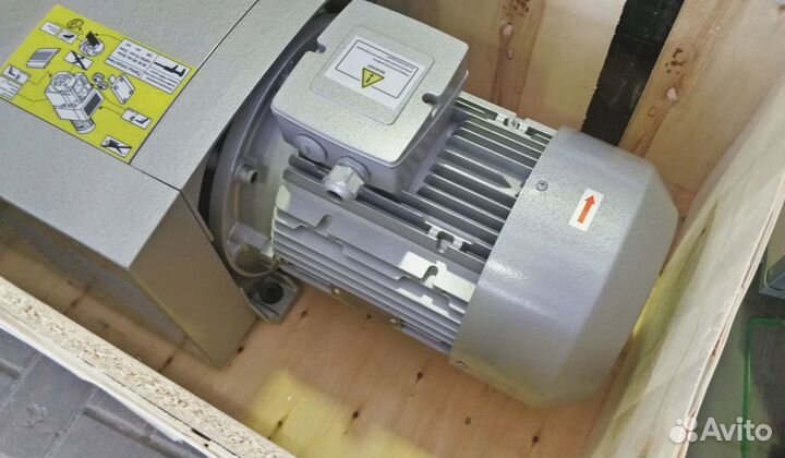 Роторно-пластинчатый вакуумный насос