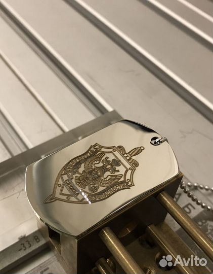 Жетон с гравировкой и цепочкой