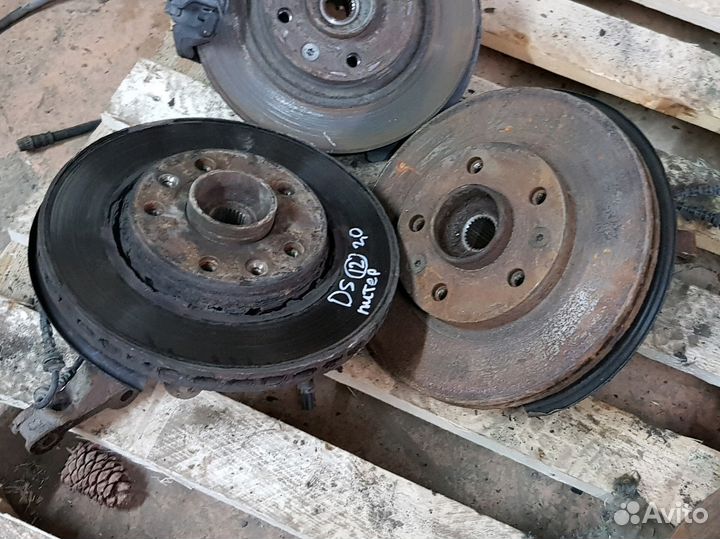 Кулак поворотный Рено Дастер 2.0 и 1.6