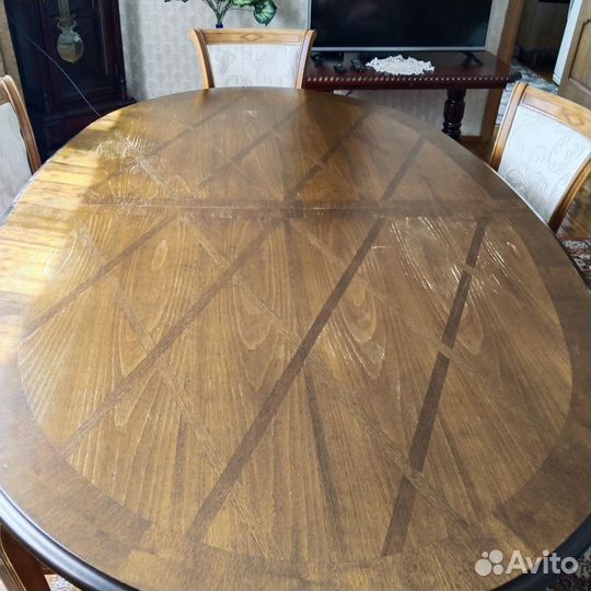 Кухонный стол и стулья
