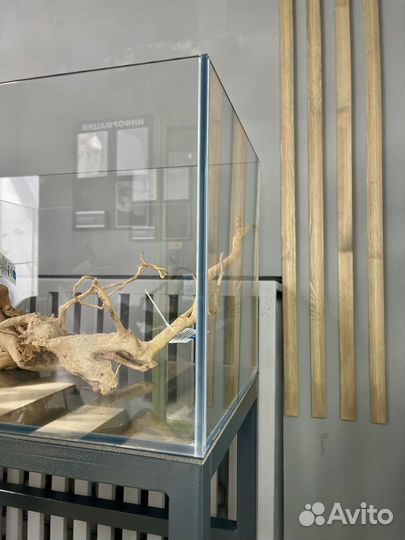 Аквариумы и стойки