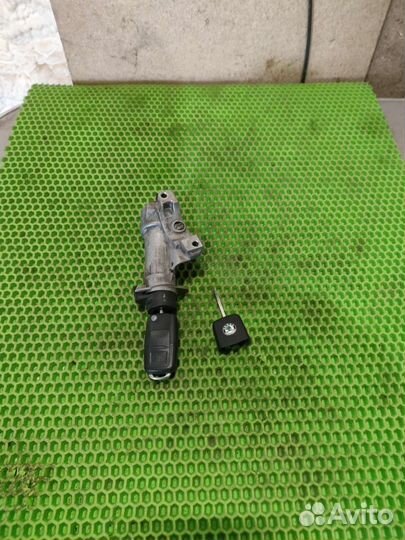 Замок зажигания skoda Octavia tour