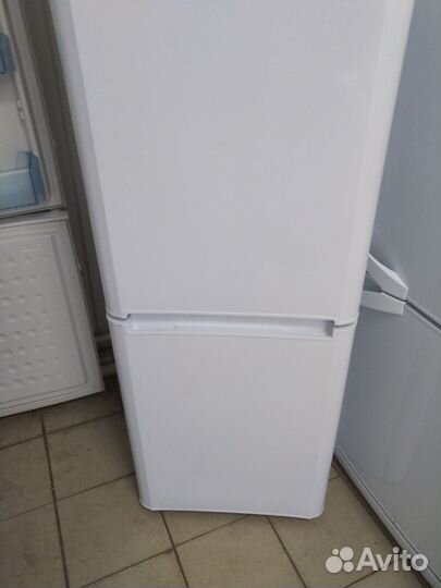 Холодильник indesit