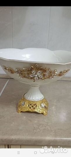 Ваза для фруктов на ножке