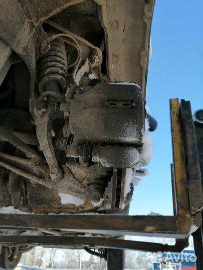 Суппорт передний левый правый Хонда Аккорд 6 1998