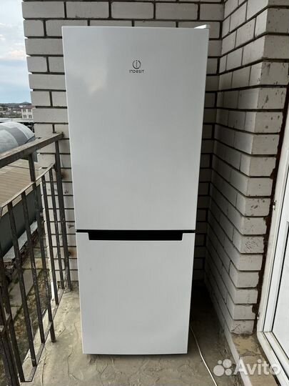 Холодильник Indesit