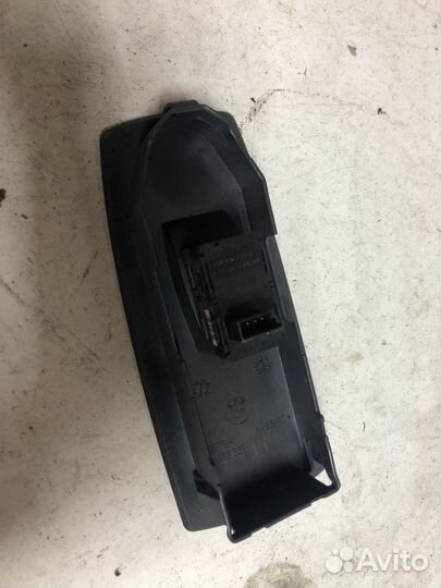 Кнопка стеклоподъемника BMW X3 Е83