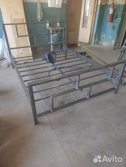 Кровать лофт из металла 180х200