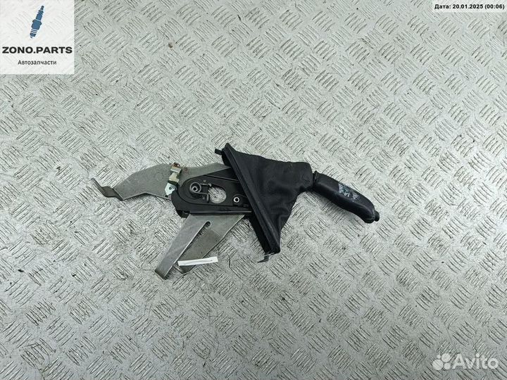 Рычаг ручного тормоза на Suzuki Liana