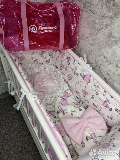 Детская кроватка с маятником